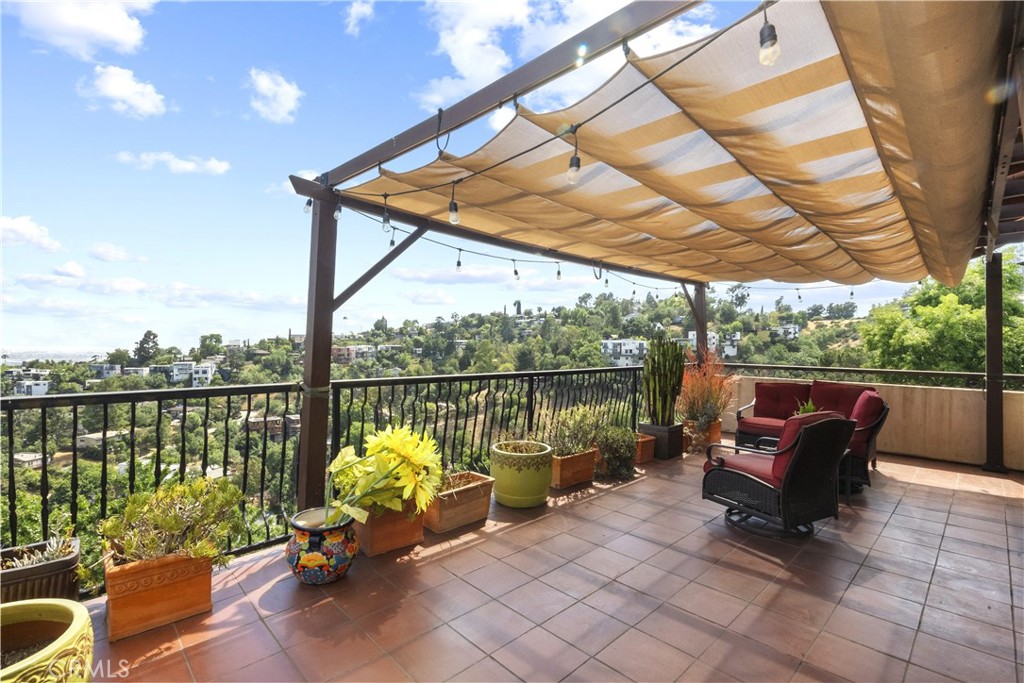 Properties 1 633 Sunnyhill Drive