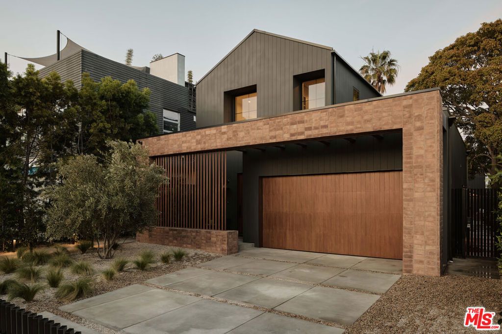 Photo of 2026 Louella Avenue, Venice, CA 90291 (MLS # 26651797)