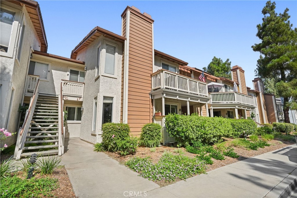 This turnkey single-story, 1st floor condo at 2426 Pleasant Way, Unit E, Thousand Oaks, CA 91362 offers 2 bedrooms, 1 bathroom, and 907 square feet of thoughtfully designed living space.
The open kitchen features white cabinetry, quartz countertops, stainless steel refrigerator, dishwasher, microwave and electric oven. The kitchen flows seamlessly into the living and dining areas, providing an ideal layout for everyday living. The spacious primary bedroom includes a generous walk-in closet and sliders providing direct access to the patio. The second bedroom offers flexibility for guests or a home office. Additional highlights include a well-appointed bathroom, in-unit washer and dryer, fireplace and central air conditioning.
Step outside to a private wrap-around patio overlooking a lush park setting. Community amenities include a pool, spa, and beautifully maintained common areas. HOA dues cover water, sewer and trash service for added convenience. The neighborhood park is directly across the street, enhancing the indoor/outdoor enjoyment of this lovely home.
Situated in a prime Thousand Oaks location, the home is close to The Oaks Mall, Janss Marketplace, award-winning schools, local parks, and dining options, with easy access to the 101 Freeway. * Please note that some photos are virtually staged *