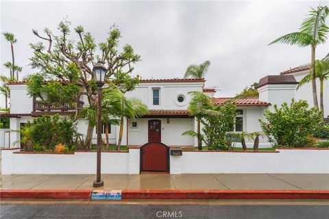 Photo of 1140 Laurel Ave, Manhattan Beach, CA 90266 (MLS # SB26039078)