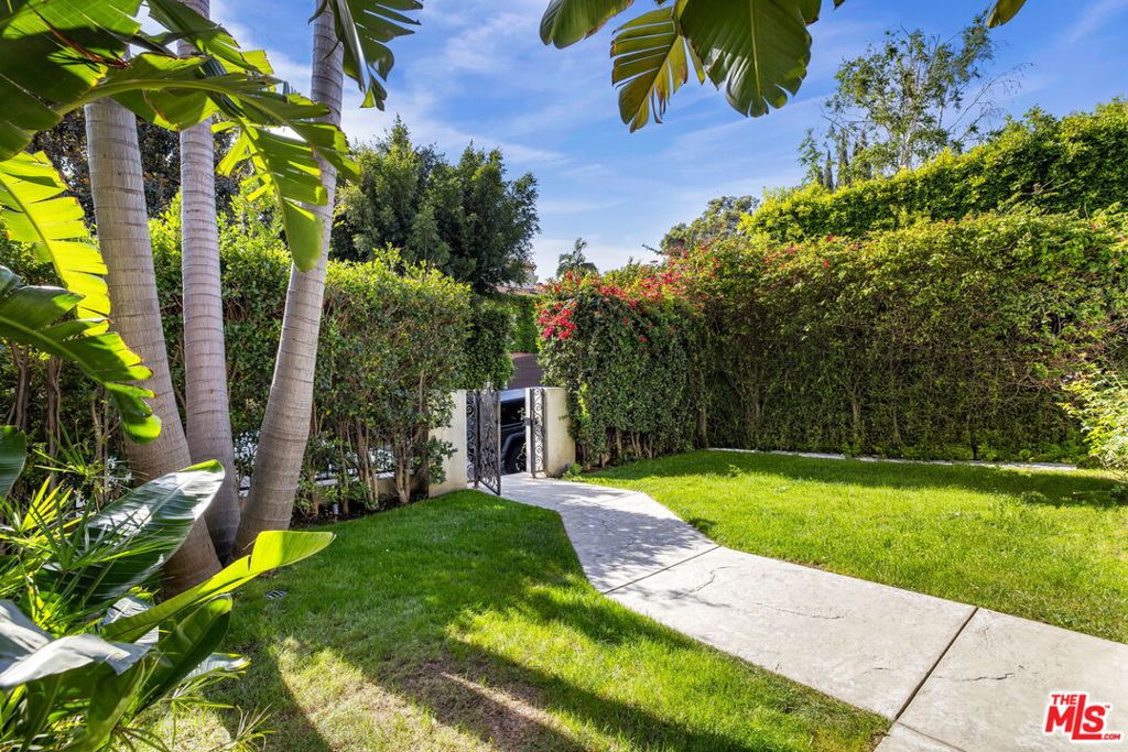 1124 Sierra Alta Way