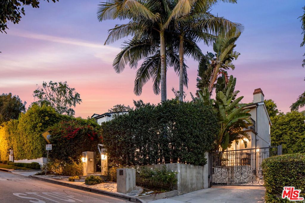 1124 Sierra Alta Way