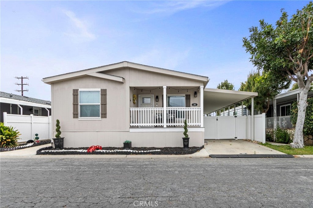 3595 Santa Fe Ave
