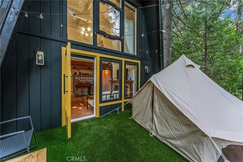 Photo of 2371 Spring Oak Dr, Running Springs, CA 92382 (MLS # CV26082253)