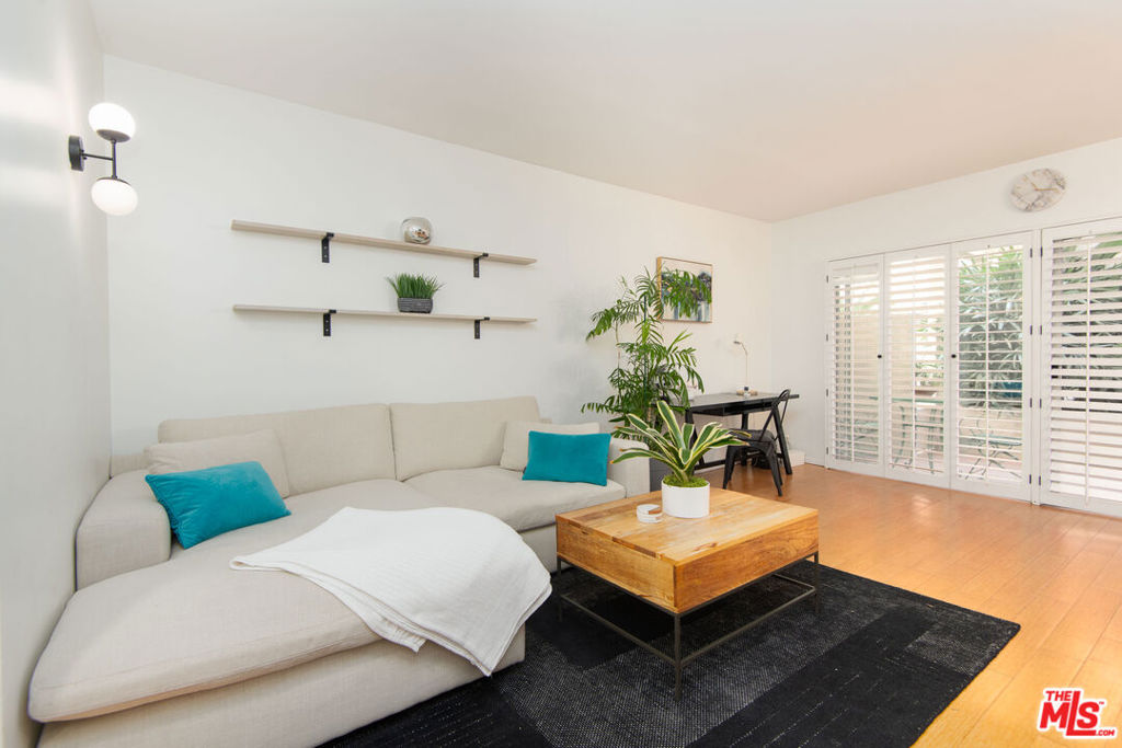 1131 Alta Loma Road 123