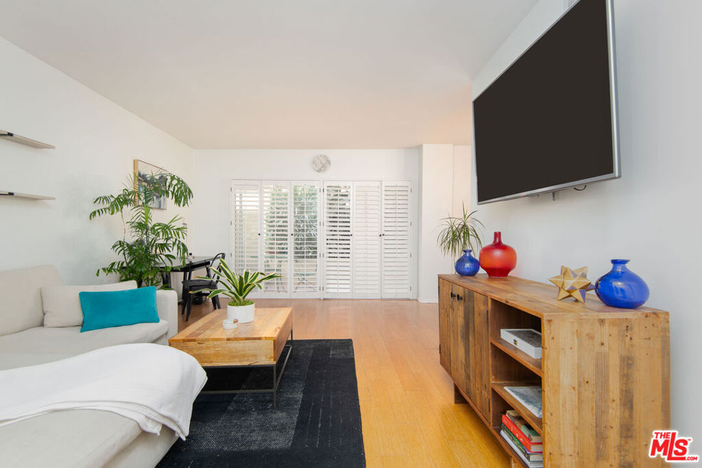 1131 Alta Loma Road 123