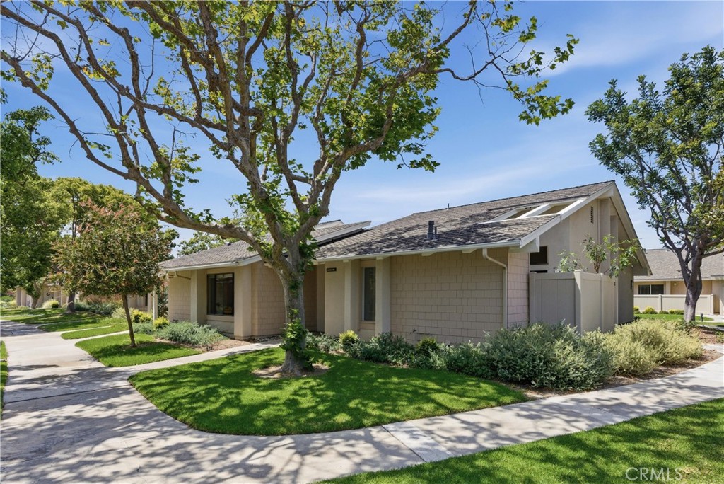 8566 Fallbrook
