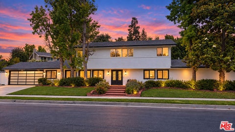 Photo of 5308 Blanco Avenue, Woodland Hills, CA 91367 (MLS # 26992693)