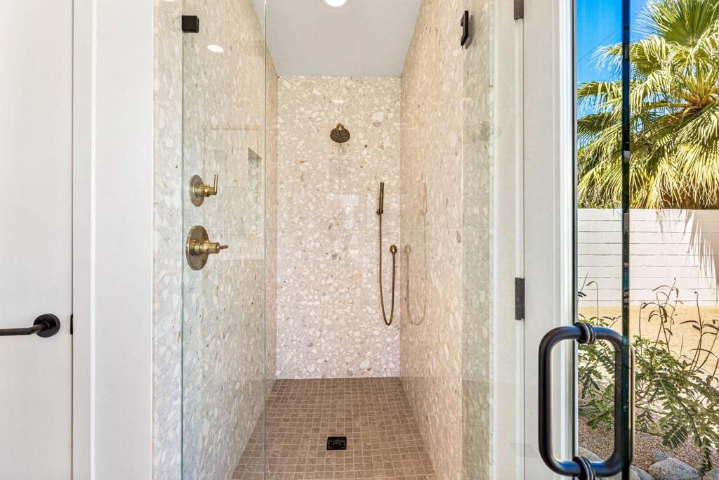listing image 130721775575805530121