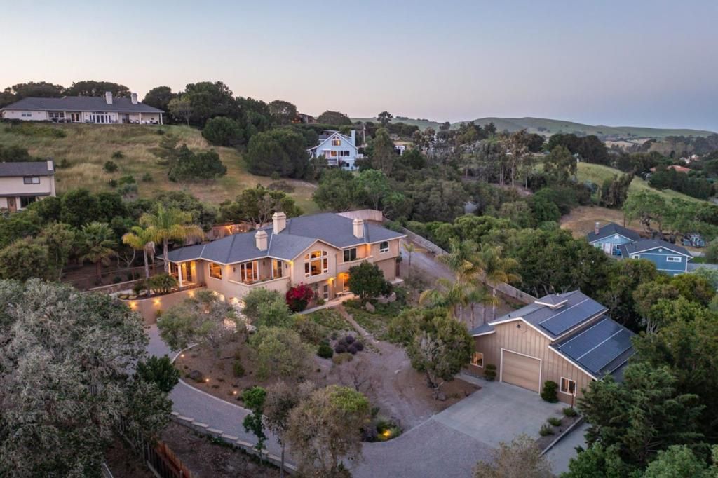 Photo of 109 Corral De Tierra Road, Salinas, CA 93908 (MLS # ML82040039)