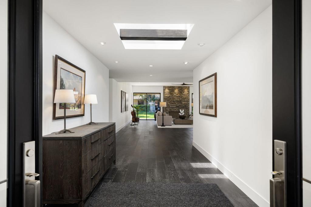 6 Amherst Court