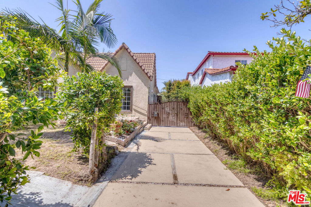 Properties 2127 Malcolm Avenue