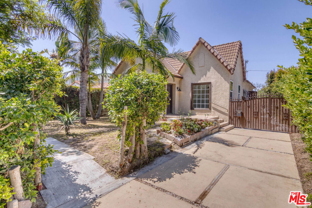 Properties 2127 Malcolm Avenue
