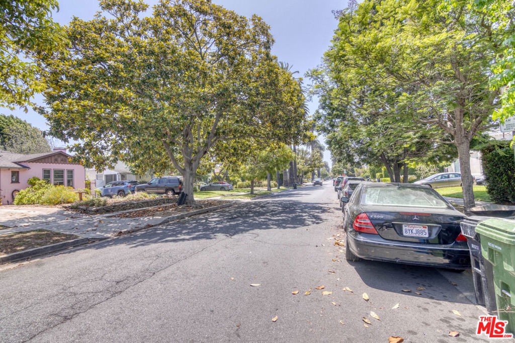 Properties 2127 Malcolm Avenue