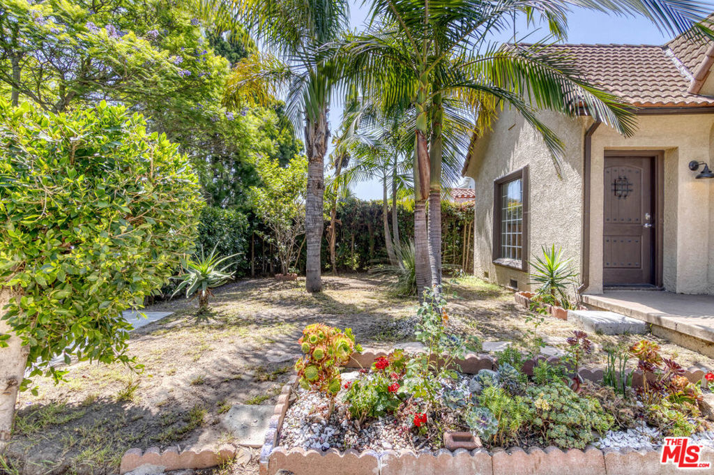 Properties 2127 Malcolm Avenue