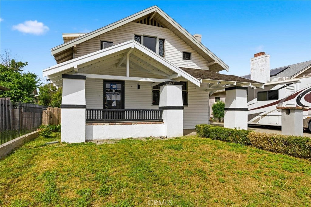 910 G Street