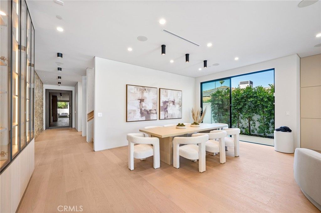 Photo of 16728 Morrison Street, Encino, CA 91436 (MLS # SR26026198)