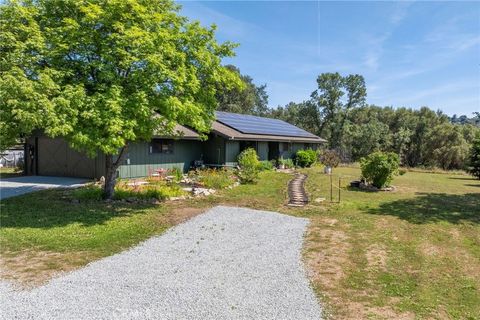 Photo of 31477 Erie RD, Coarsegold, CA 93614 (MLS # FR26105475)