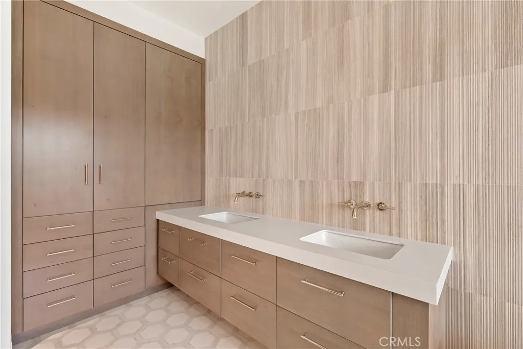 Rancho Santa Fe, California 92067, United States, 4 Bedrooms Bedrooms, ,5 BathroomsBathrooms,Residential,Active,175361