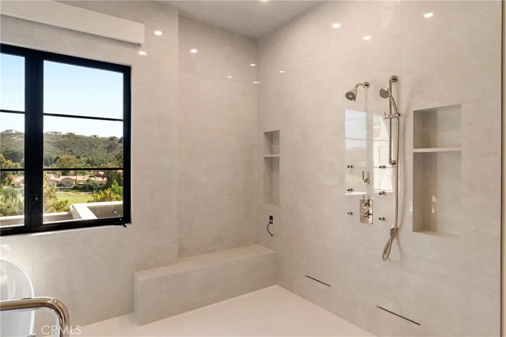 Rancho Santa Fe, California 92067, United States, 4 Bedrooms Bedrooms, ,5 BathroomsBathrooms,Residential,Active,175361