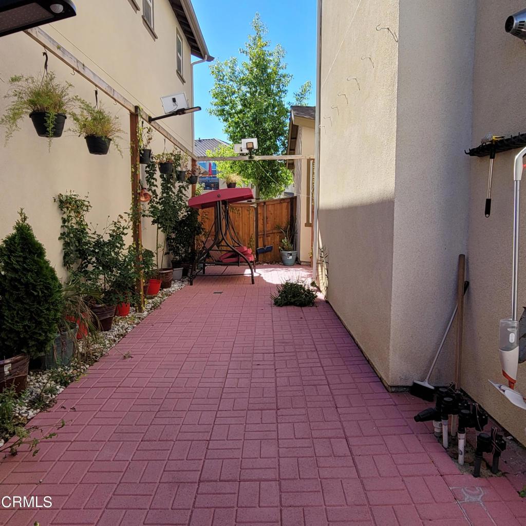 1814 Daffodil Avenue