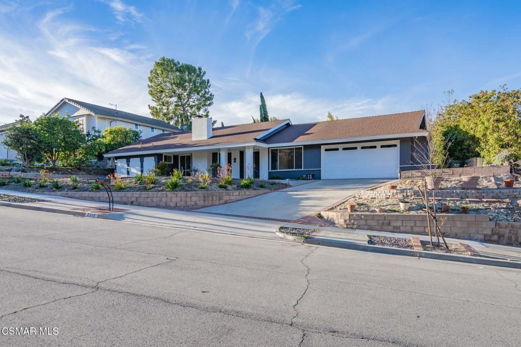 Photo of 2085 Rayshire Street, Thousand Oaks, CA 91362 (MLS # 226000119)