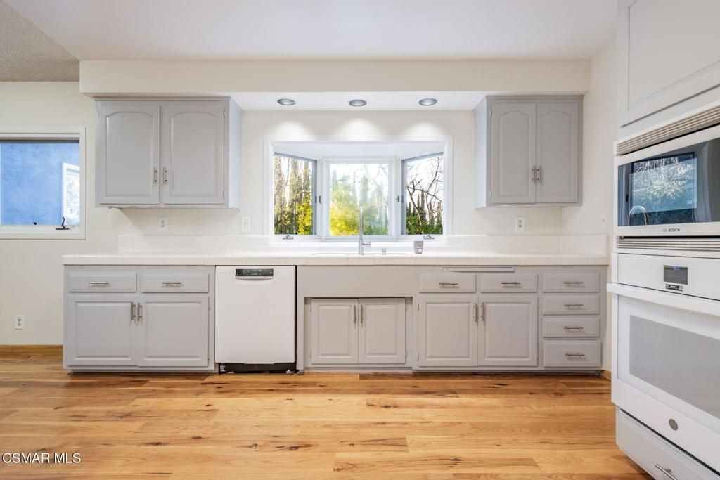 Photo of 2085 Rayshire Street, Thousand Oaks, CA 91362 (MLS # 226000119)