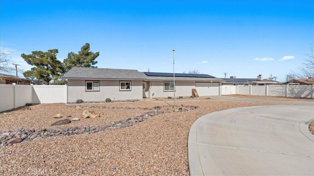 Photo of 13020 Ojai Road, Apple Valley, CA 92308 (MLS # CV26047397)