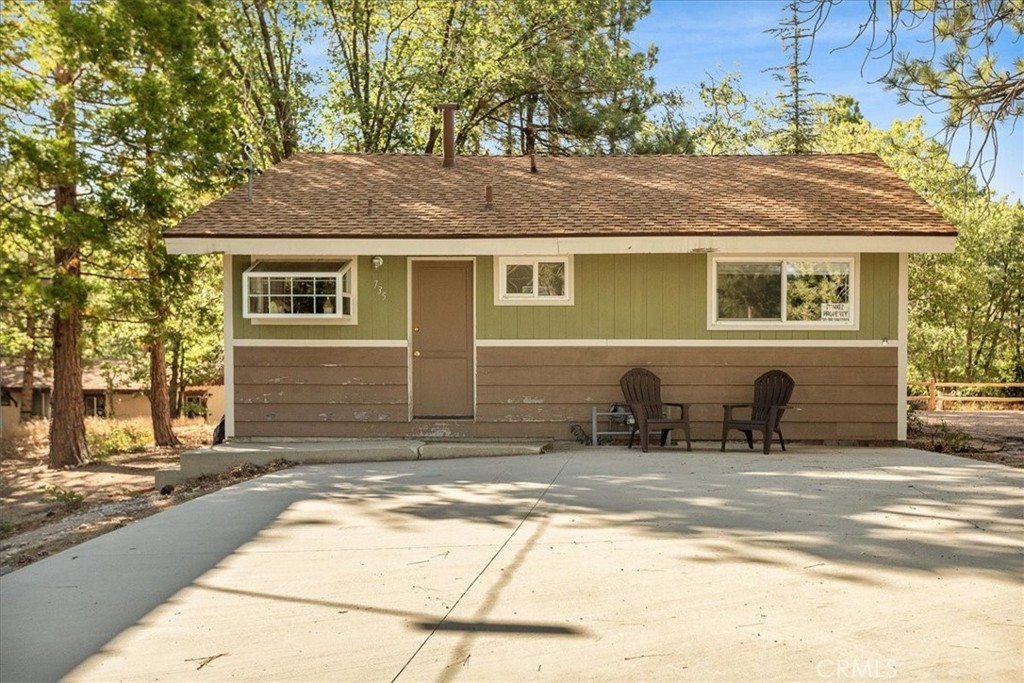 735 Dahlia Drive