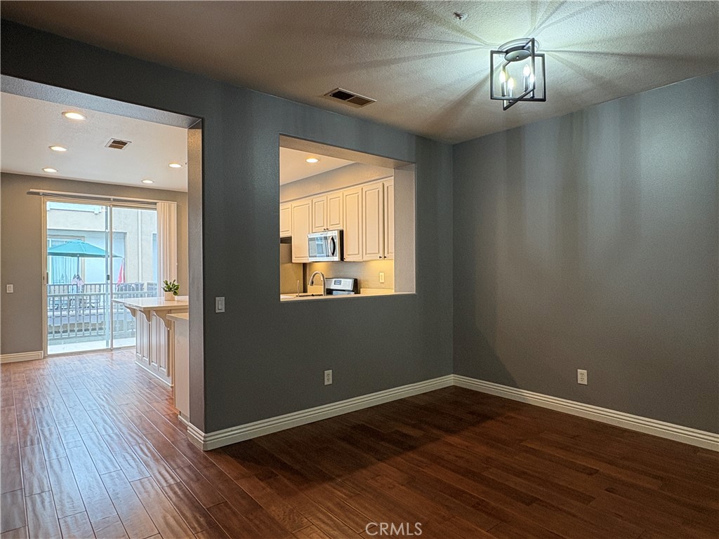 7 Burlingame Lane