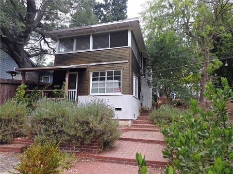 Photo of 8709 Lookout Mountain AVE, Los Angeles, CA 90046 (MLS # SB26149884)