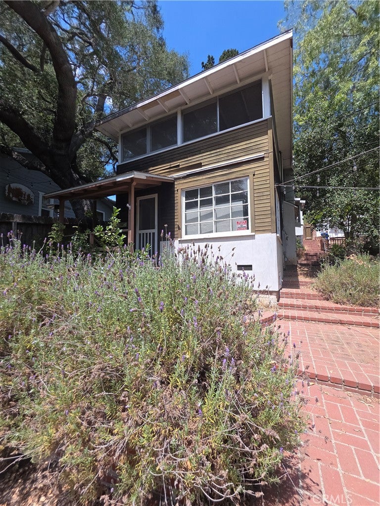 8709 Lookout Mountain AVE, Los Angeles CA 90046
