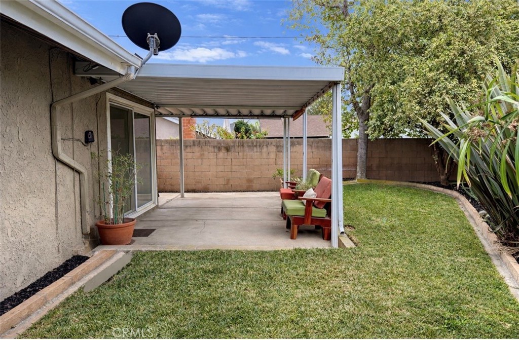 4924 E Budlong Street