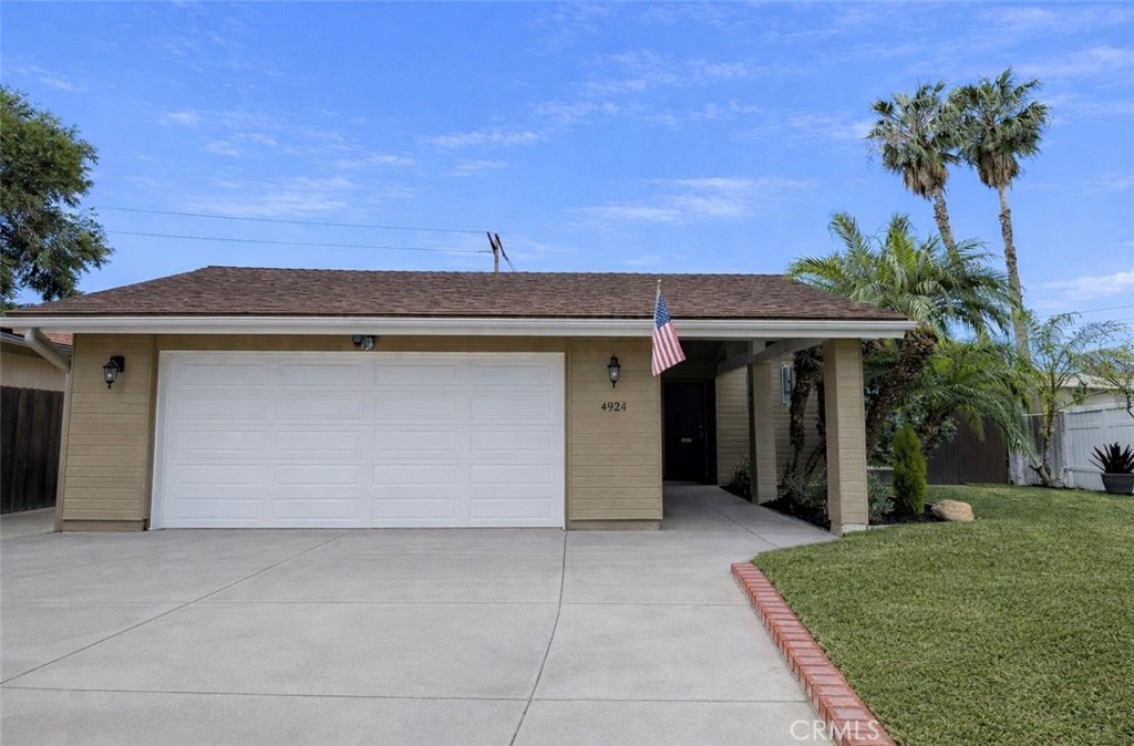 4924 E Budlong Street