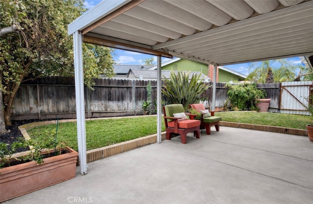 4924 E Budlong Street