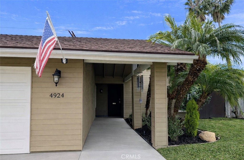 4924 E Budlong Street