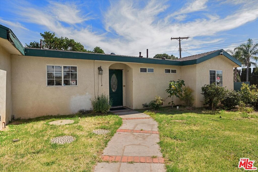 Photo of 13770 Sproule Avenue, Sylmar, CA 91342 (MLS # 26659979)