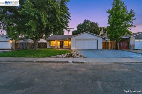 Photo of 178 Richard Pl PL, Vacaville, CA 95687 (MLS # 41146563)