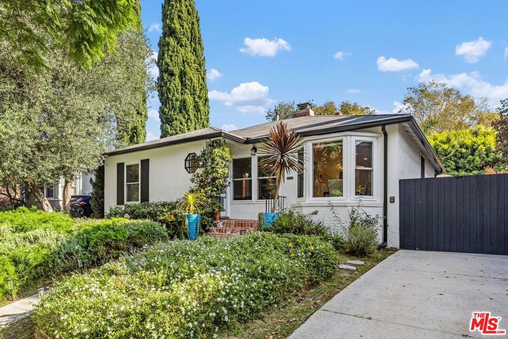 Photo of 2342 Beverwil Drive, Los Angeles, CA 90034 (MLS # 25616061)