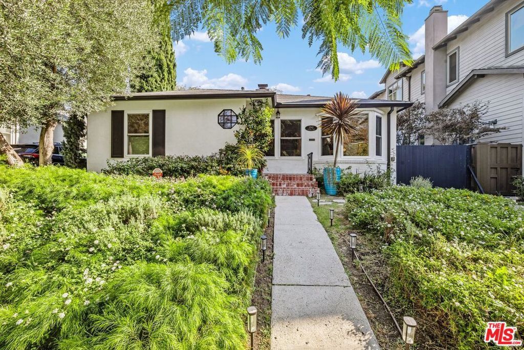 Photo of 2342 Beverwil Drive, Los Angeles, CA 90034 (MLS # 25616061)