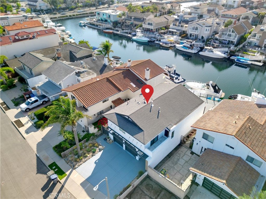 Photo of 2431 Victoria Ave Ave, Oxnard, CA 93035 (MLS # SR25229509)