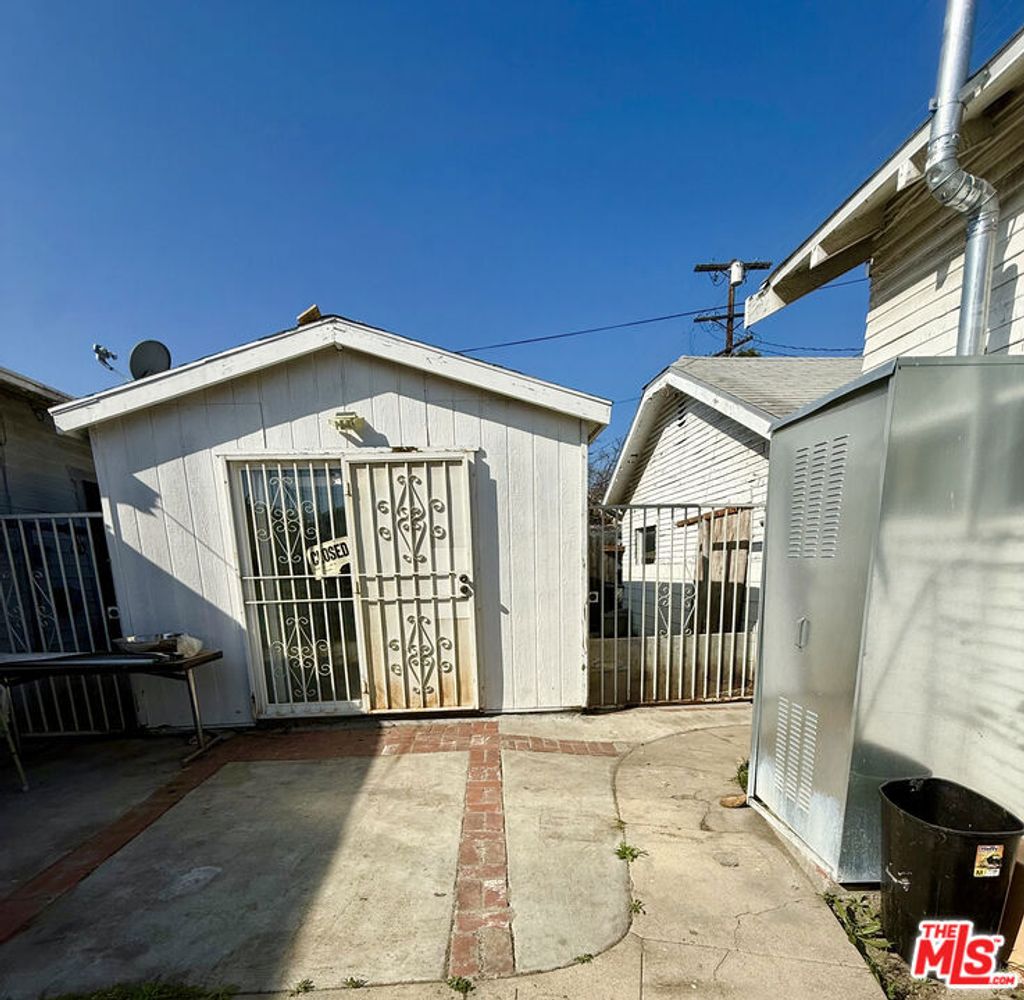 Photo of 1473 W 47th Street, Los Angeles, CA 90062 (MLS # 26656263)