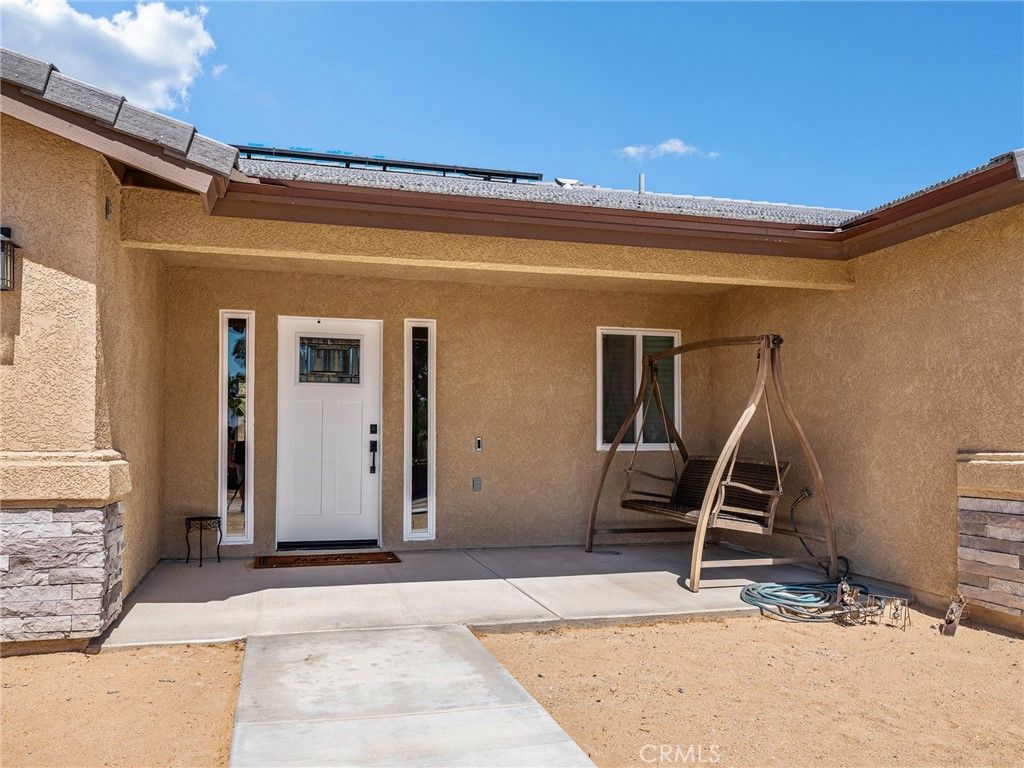 Photo of 24162 Shoshone Road, Apple Valley, CA 92307 (MLS # HD26056109)