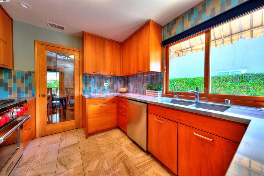 listing image 130729880942891960916