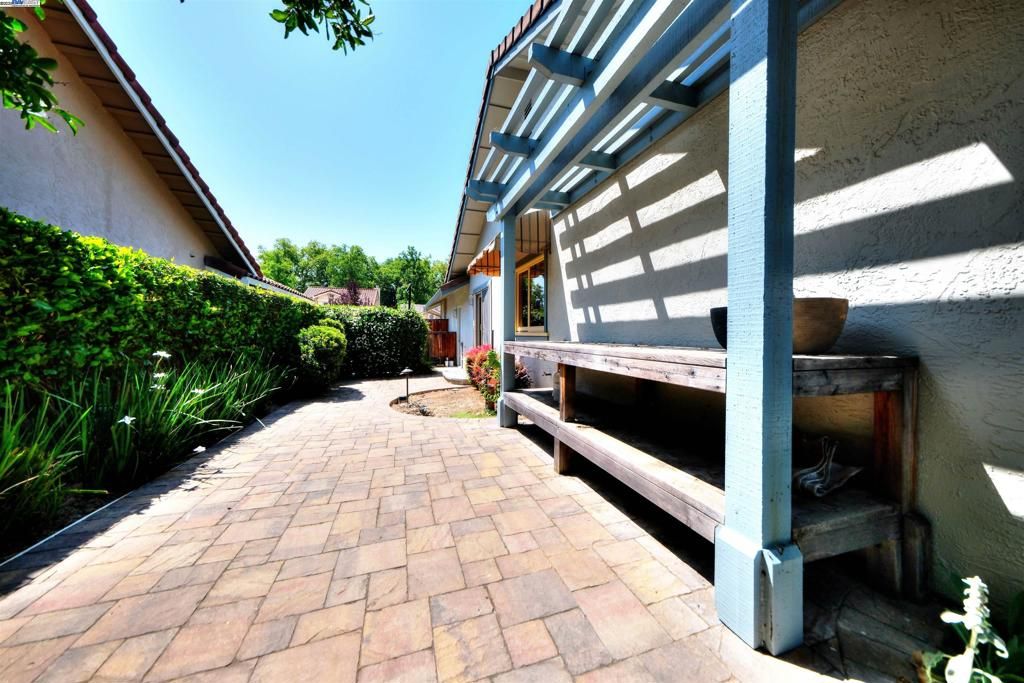 listing image 130729838002380684328