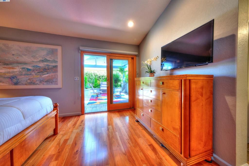 listing image 130723482184076313940