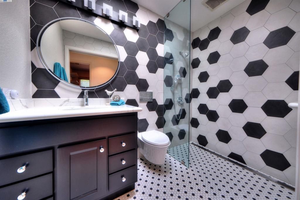 listing image 130727756026798318888