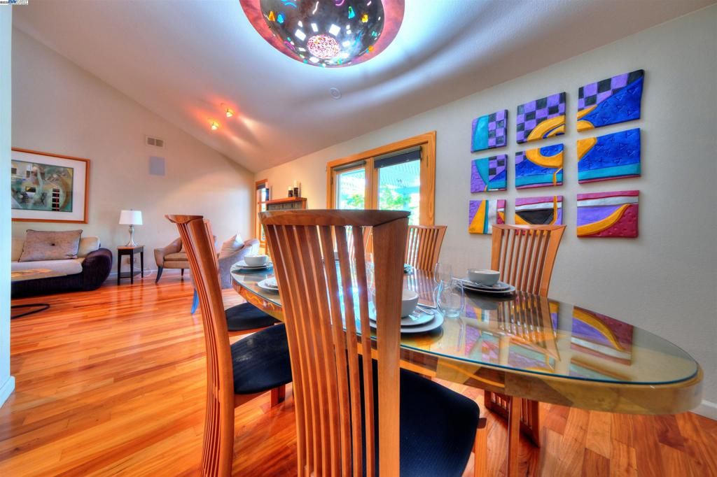 listing image 130721108184344414336