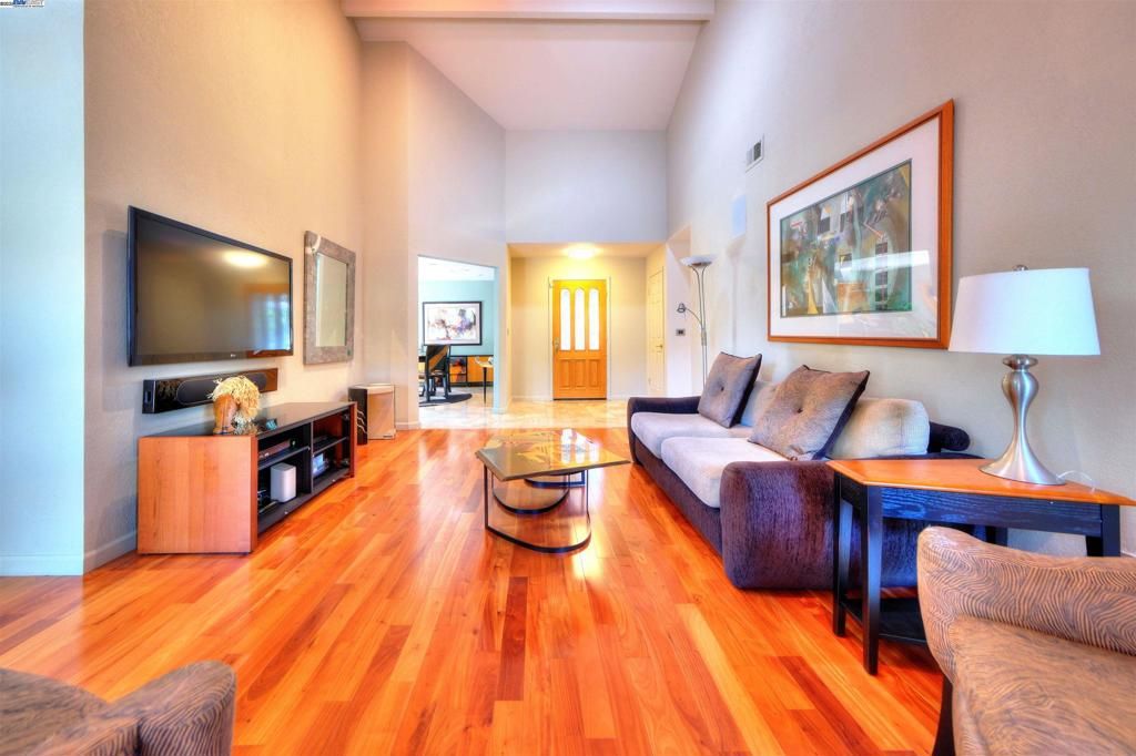 listing image 130722250256580188160