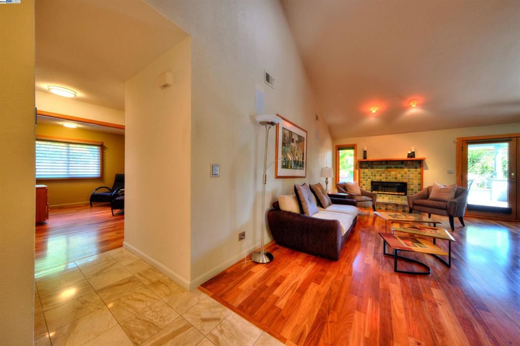 listing image 130725197386825705374